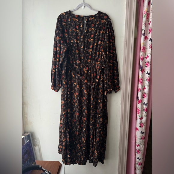 Lane Bryant | Floral Print Long Sleeve Seamed-Bodice Maxi Dress | Size 20 - Picture 9 of 13